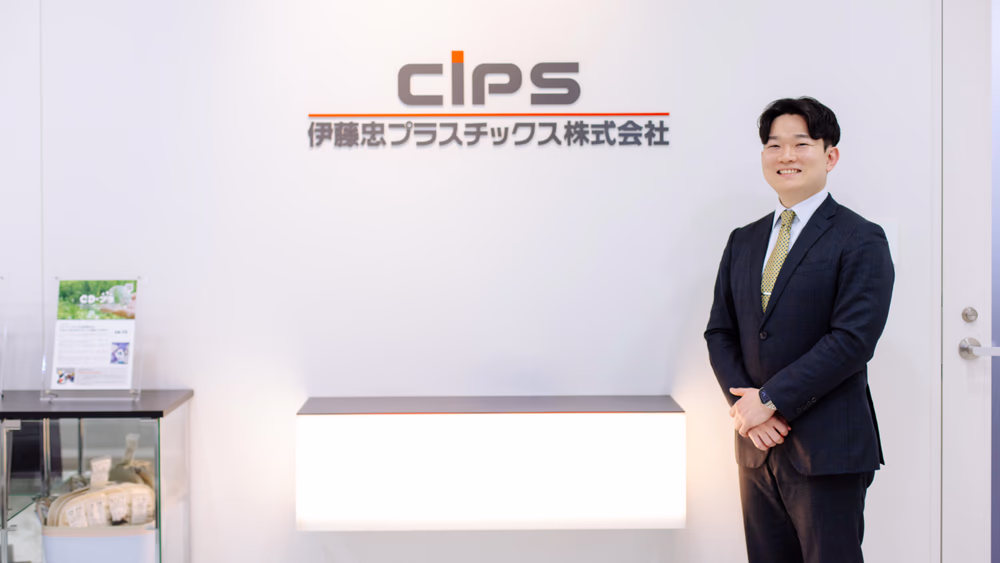 自社基準でのAIレビュー体制構築で工数を半減　プレイブック作成がチームの結束力と横連携を生んだ理由