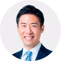 塩崎 彰久氏（しおざき・あきひさ）
