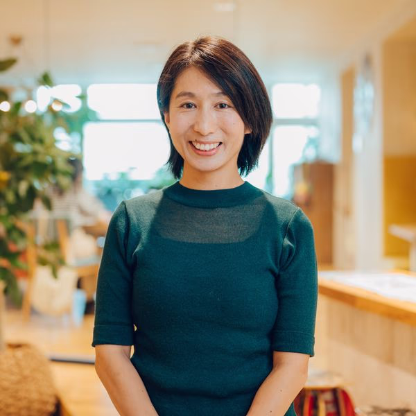 石井 華子 氏