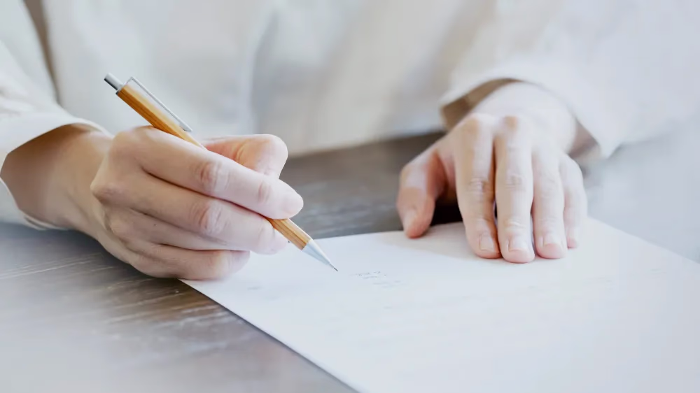 契約書ひな形とは?|入手方法や自社に合ったひな形の作り方・注意点まで解説