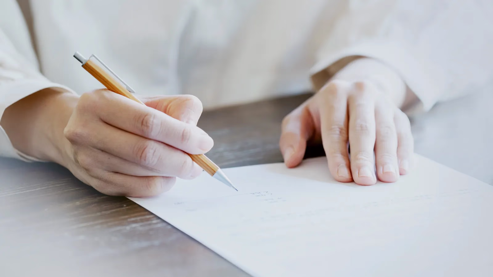 契約書ひな形とは?|入手方法や自社に合ったひな形の作り方・注意点まで解説