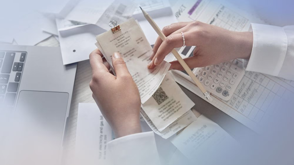 【弁護士監修】領収書の取り扱いはどうすればいい? 法律に基づいた保管期間を解説