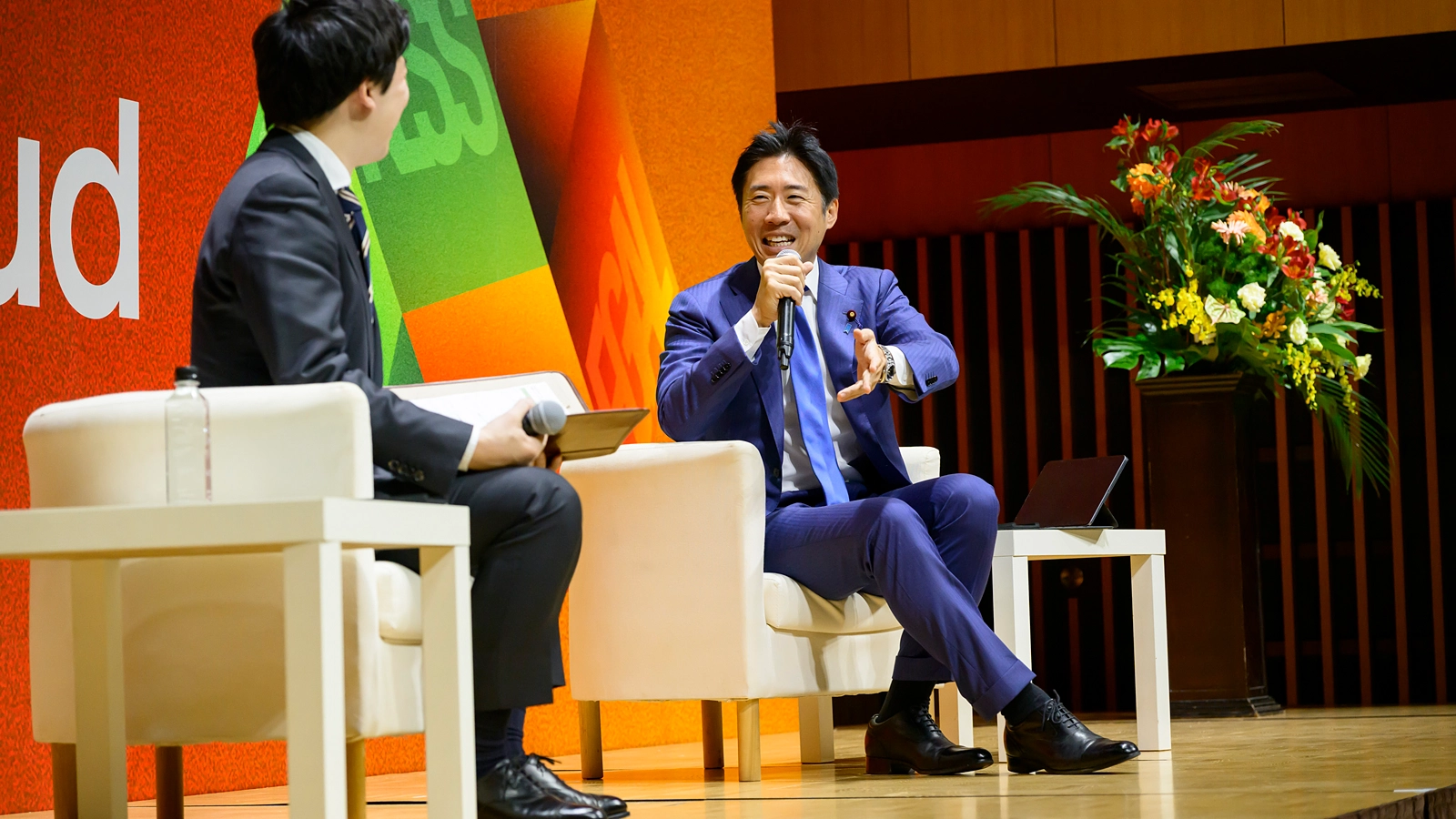 塩崎氏のセッション登壇シーンの写真
