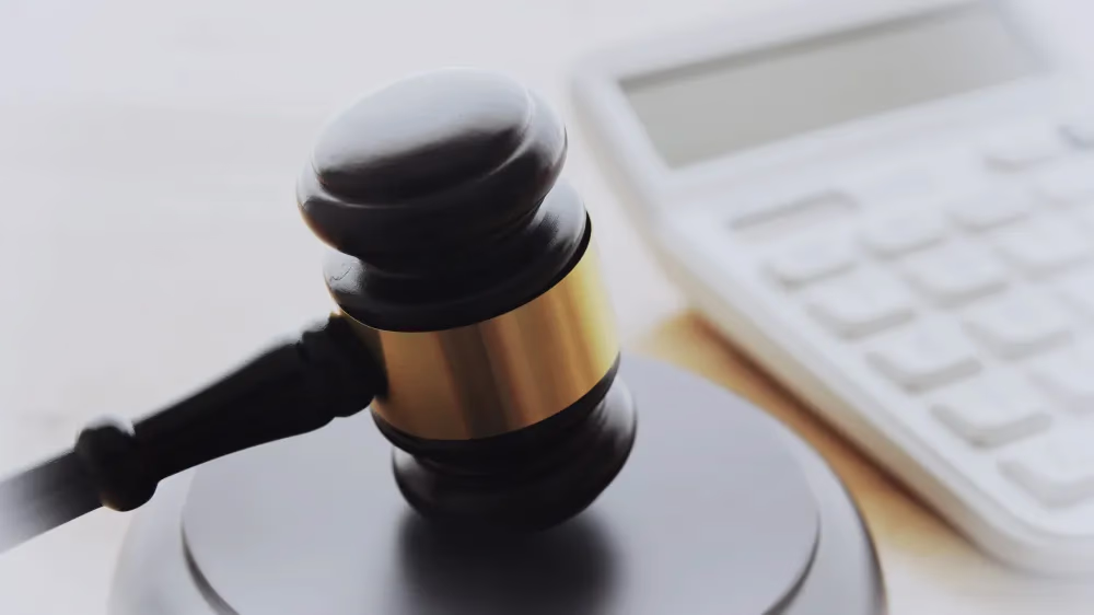 法務がおさえたい知的財産権の基本|知財の種類・実務に役立つ資格など