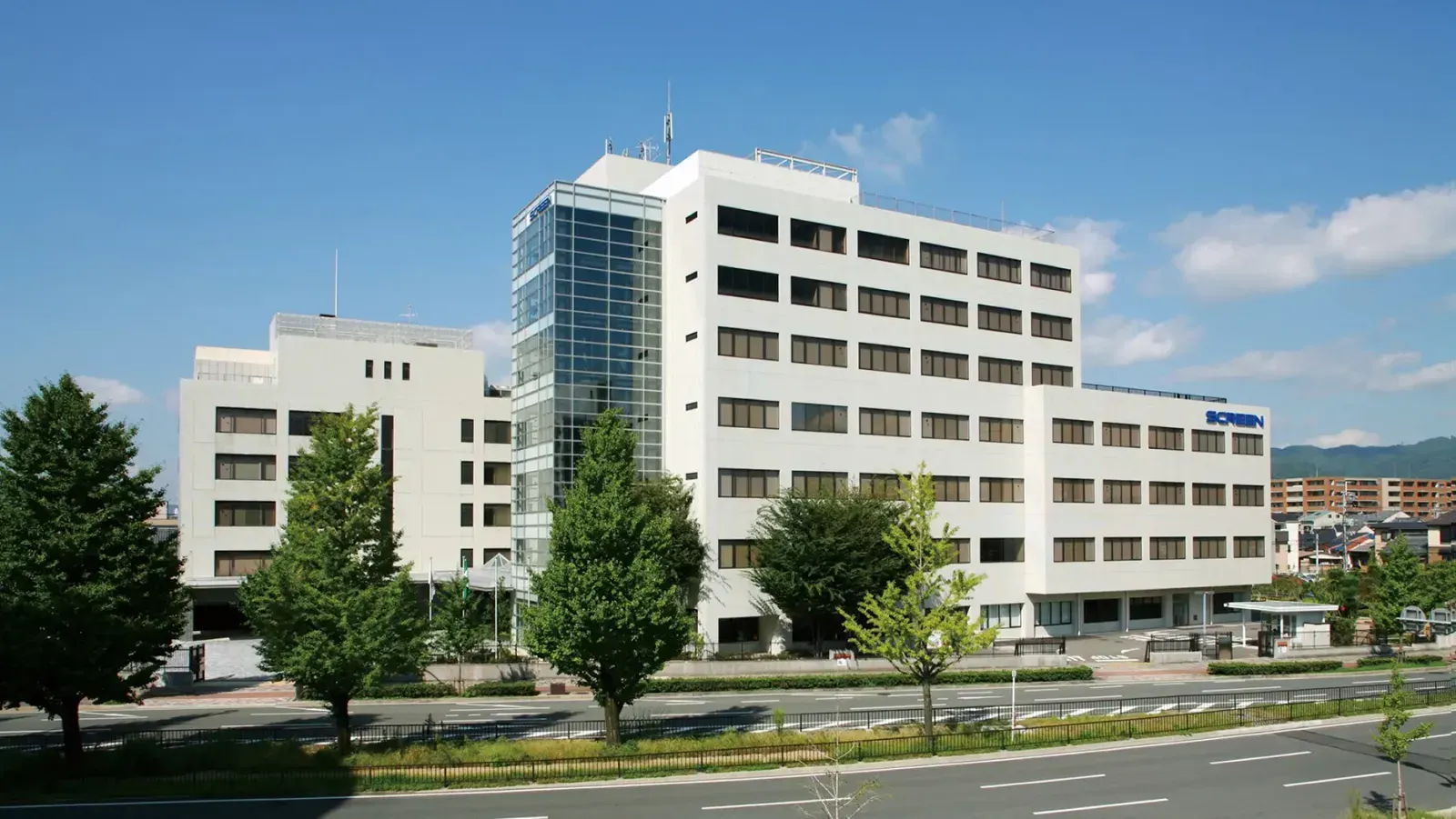 グループ会社全体にわたる契約審査業務をLegalForce導入により効率化。